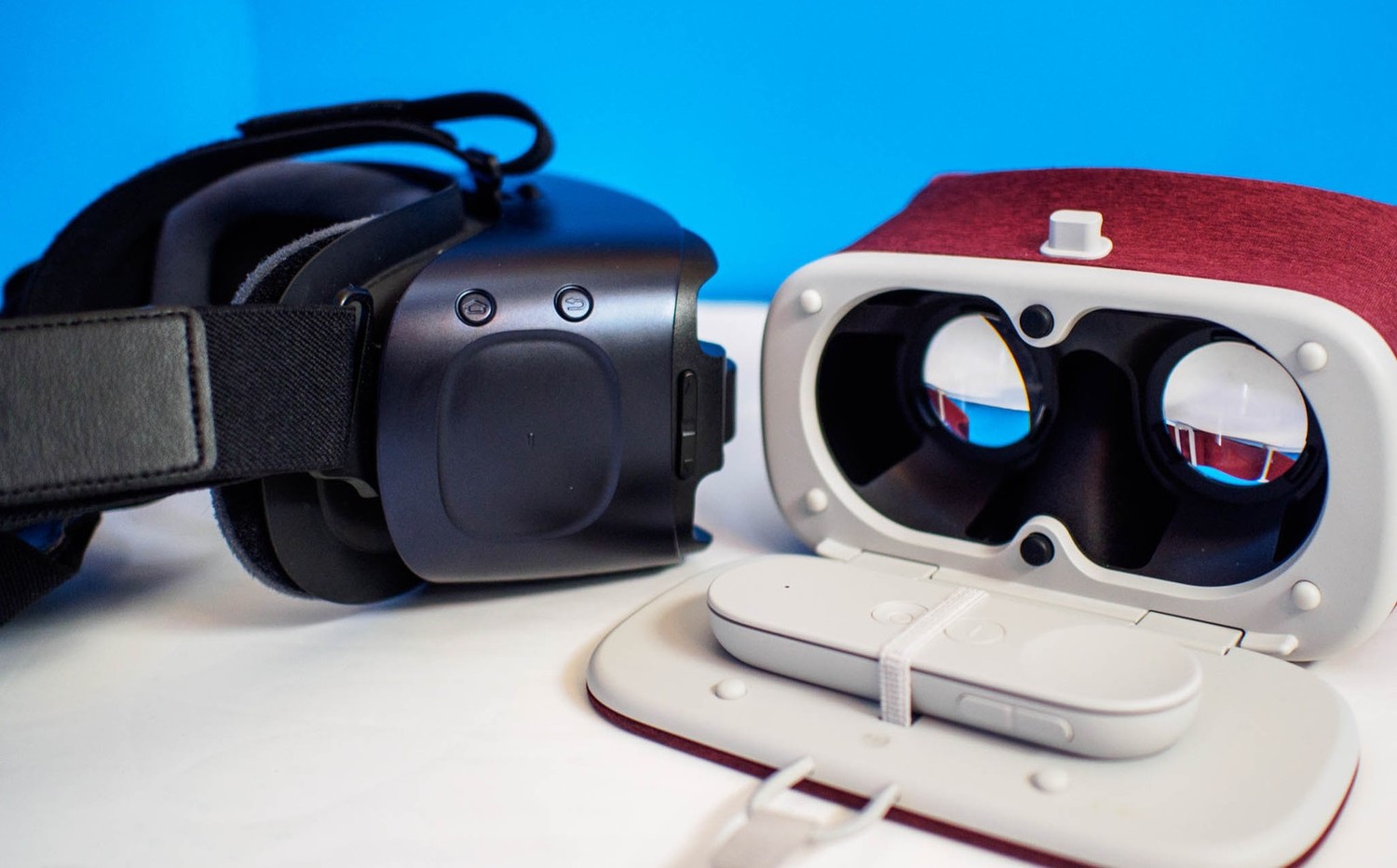 Очки виртуальной реальности для смартфона Gear VR и Daydream