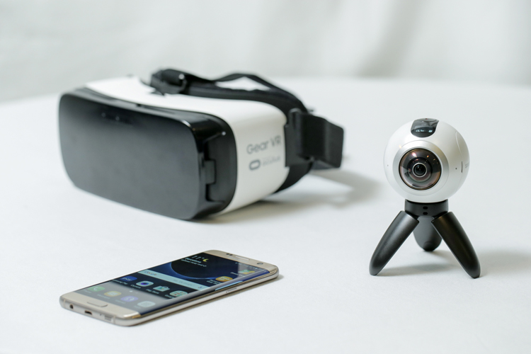 Камера Samsung Gear 360 VR
